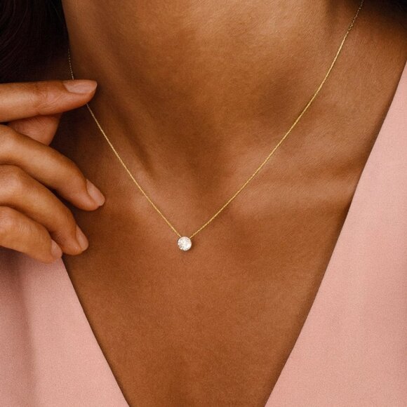 "Julia" 18K Waterproof Round Pendant - Picture 1 of 1